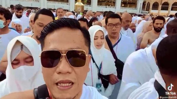 Helmi Felis Soal Gus Miftah yang Selfie saat Tawaf di Ka’bah: Konslet Ni Orang, Sama Saja Ruku Sambil Selfie