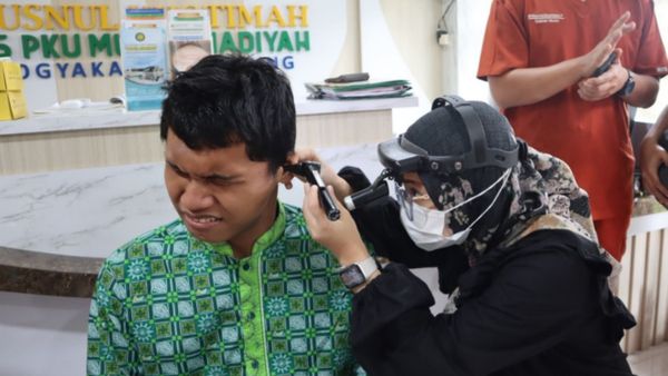 Dokter PKU Jogja Mengabdi Lakukan Pemeriksaan Telinga untuk Siswa SLB Muhammadiyah Se-DIY