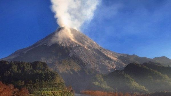 Status Gunung Merapi Masih Siaga, Calon Wisatawan Jogja Cemas