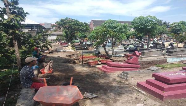 Terbaru: Hujan Deras Membuat Belasan Makam di Sleman Ambles