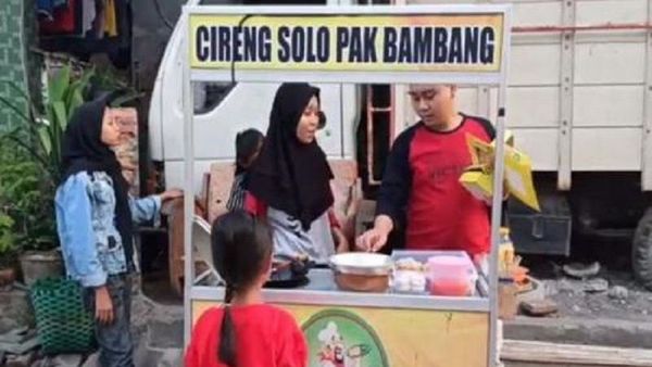 Cerita Anak Penjual Cireng di Solo yang Bergelar Master dan Mewakili Indonesia di Konferensi Internasional