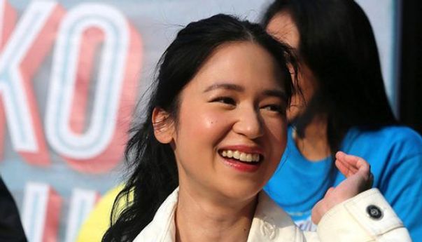 Ketawa Melulu Saat Syuting, Laura Basuki Puas Main Komedi di Film Cek Toko Sebelah 2