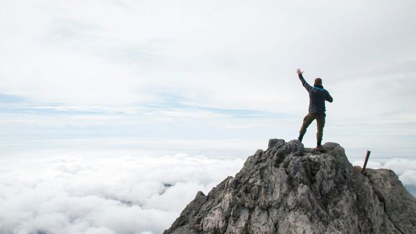 Mengenal Puncak Carstensz, Gunung Tertinggi di Indonesia dengan Salju Abadi