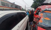 Angkot Tertabrak KRL hingga Terseret 50 Meter, Sopir: Kalau Tak Loncat Saya Mati