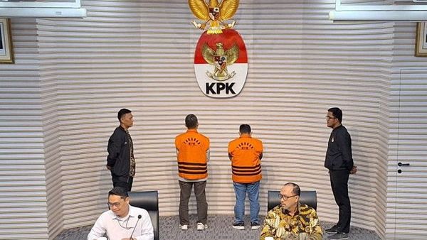 KPK Tahan Bupati Situbondo Karna Suswandi usai Ditetapkan Jadi Tersangka Korupsi Dana PEN