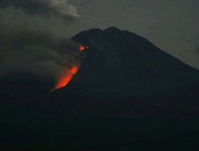 Erupsi Semeru: Ratusan Warga Mengungsi, BPBD Kabupaten Lumajang Gerak Cepat