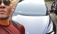 Mau Cobain Autopilot Mobil Tesla? Yuk Intip Pengalaman Seru Deddy Corbuzier