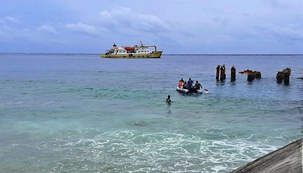 Cuaca Buruk di Perairan Miangas Bikin KM Sabuk Nusantara Gagal Bersandar, Penumpang Dievakuasi Perahu Karet TNI AL