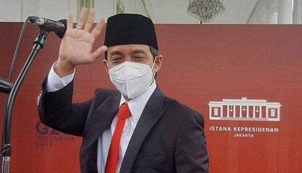 Berpeci dan Pakai Jas Raja Juli Antoni Tiba di Istana, Siap Dilantik Jadi Wamen ATR?