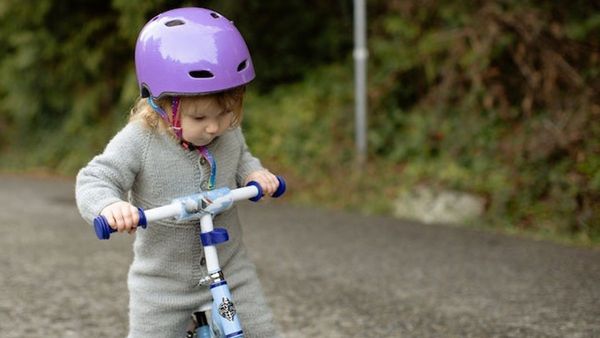Bunda Begini Cara Memilih Helm Sepeda yang Aman dan Nyaman untuk Si Buah Hati