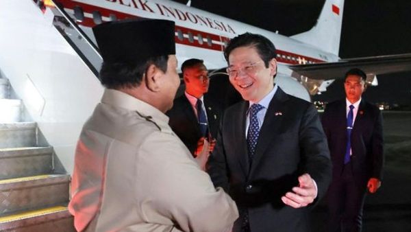 Tiba di Singapura, Prabowo Disambut Langsung oleh Perdana Menteri Lawrence Wong