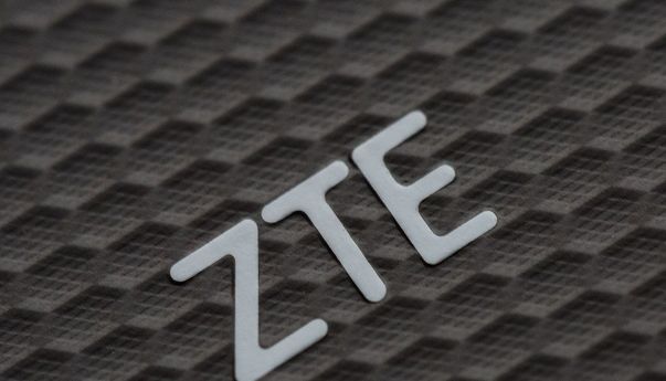 Ponsel ZTE Terbaru Bakal Sembunyikan Kamera Depan di Bawah Layar