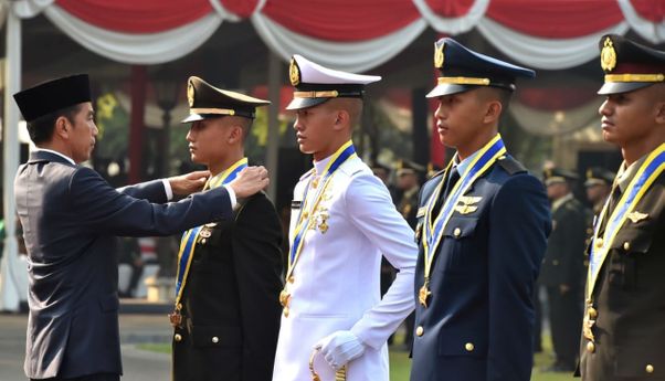 Lantik Perwira TNI-Polri di Istana, Jokowi: Lindungi Pancasila!