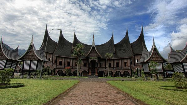 Perluas Wawasan Anda dengan Identitas Budaya Sumatera Barat yang Menakjubkan Ini
