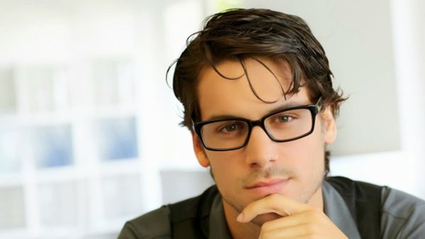 Mengenal Jenis-jenis Kacamata untuk Tampil Gaya
