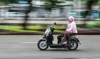 Safety Riding: Tips Ketemu Emak-Emak Sein Kanan tapi Belok Kiri di Jalan