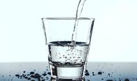 Benarkah Rutin Minum Air Putih Hangat dapat Sembuhkan Pasien Covid-19? Dokter Menjawab