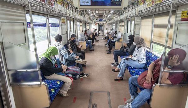 Pria Pelaku Onani di KRL Naik Bus TransJakarta Viral dan Bikin Resah