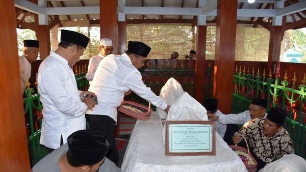Berita Jateng: Rayakan Hari Jadi Kabupaten Pekalongan, Pemkab Ziarah ke Makam Pangeran Mandurorejo