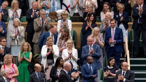 Ilmuwan Inggris Pengembang Vaksin AstraZeneca Dapat Aplaus Meriah di Ajang Wimbledon 2021