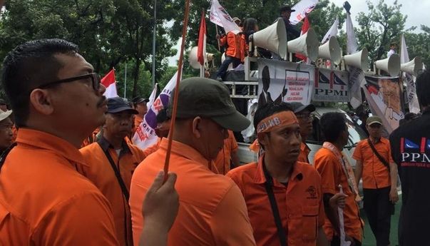 Demo Ratusan Karyawan Pos di Kantor Menteri BUMN, Ada Apa?