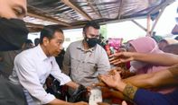 Kunjungi Pasar Sila NTB, Presiden Jokowi Bagikan BLT untuk Tambahan Modal Usaha