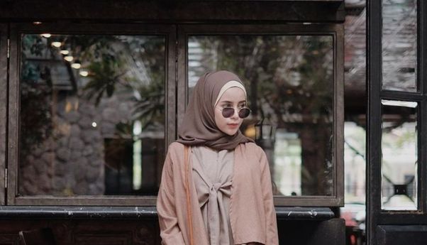Hijab yang Cocok dengan Paduan Warna Coklat Muda