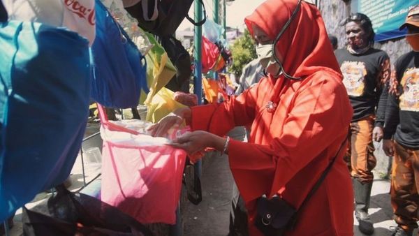 Berita Terkini: Warga Gumuruh Bandung Gotong Royong Sediakan Makanan untuk Bumil Terdampak Pandemi