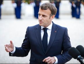 Presiden Prancis Ditampar Seorang Pria Saat Temui Warga dalam Kunjungan di Prancis Tenggara