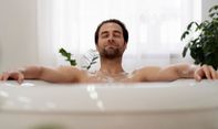 Bisa Bantu Tidur Nyenyak, Ini Deretan Manfaat Mandi untuk Kesehatan