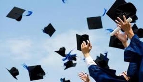 Jangan Salah Tulis! Ini Cara Penulisan Gelar yang Benar Mulai dari Diploma, Sarjana, Magister, dan Doktor