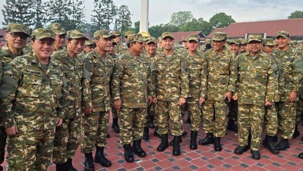 Prabowo Jelaskan Esensi Latihan Baris Berbaris Hari Pertama Retreat Kabinet Merah Putih di Akmil Magelang