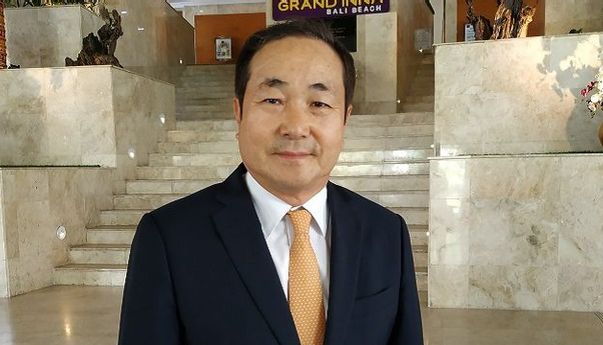 Profil Rektor Asing Pertama di Indonesia