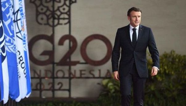 Momen Emmanuel Macron Mendadak Keluar Mobil dan Jalan Kaki 2 Km Usai Gala Dinner, Teringat Waktu Kecil di Bali