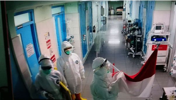 Berita Jogja: Tenaga Kesehatan RSUP Dr Sardjito Gelar Upacara Kemerdekaan di Ruang Isolasi Pasien Covid-19