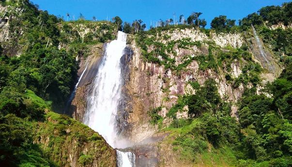 Keindahan 3 Air Terjun Tertinggi di Indonesia