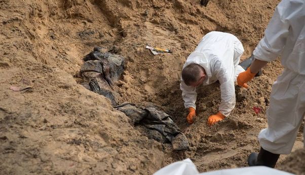 Bongkar Kuburan Massal di Ukraina, Tim Forensik Temukan Tanda Penyiksaan: Tangan dan Leher Diikat