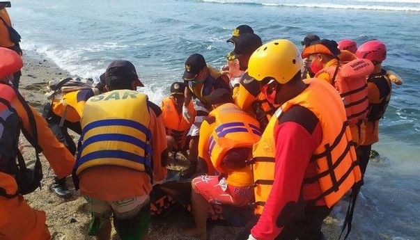 Berita Jogja: Tergulung Ombak Saat Memancing di Pantai Selatan, Tim SAR Berhasil Evakuasi Korban Pagi Ini