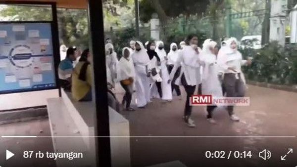 FPI Palsu Deklarasikan Dukung Anies, Lepas Jilbab di Jalanan usai Lakukan Aksi