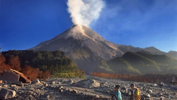 Berita Jogja: Status Waspada, Pemkab Sleman Siapkan Skenario Mitigasi Merapi