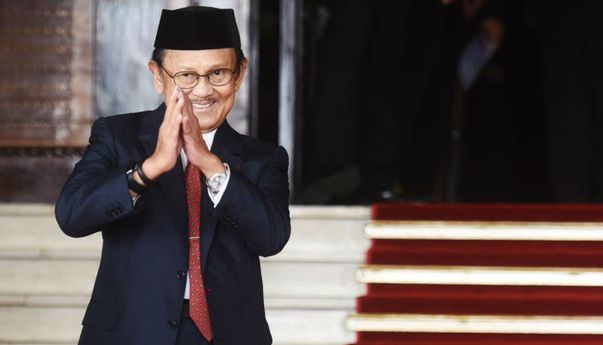 Kisah Cinta Habibie Ainun: Menerbangkan Pesawat Indonesia ke Angkasa Dunia