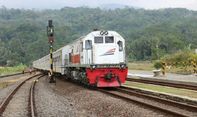 Jembatan Perlintasan Kereta Api Stasiun Linggapura – Bumiayu Rusak, KA yang Lewati Yogyakarta Putar Haluan
