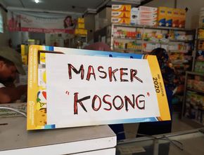 Mengapa Indonesia Kewalahan Pantau Stok Masker?