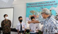 Kantornya Gibran Rakabuming Kasih Redmi Note 9A ke Pelajar Usai Divaksin