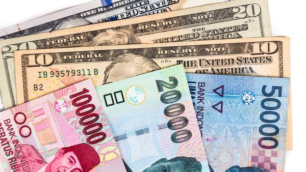 Menguat Tipis, Nilai Tukar Rupiah terhadap Dolar Kembali ke Zona Hijau