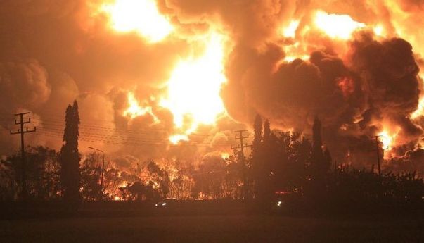 Kilang Minyak Pertamina Terbakar, Damkar: Warga Indramayu Jangan Panik