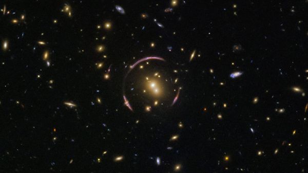 Para Astronom Berhasil Pecahkan Misteri Cincin Einstein dari Data Lama