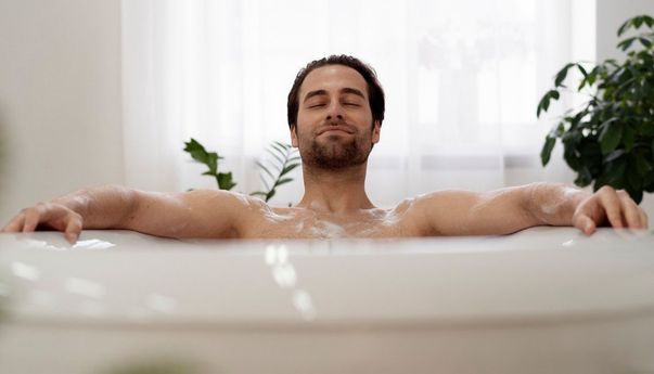 Bisa Bantu Tidur Nyenyak, Ini Deretan Manfaat Mandi untuk Kesehatan