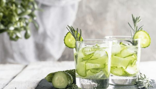 Kebanyakan Makan Daging, Yuk Coba Es Timun Selasih Segar yang Turunkan Kolesterol