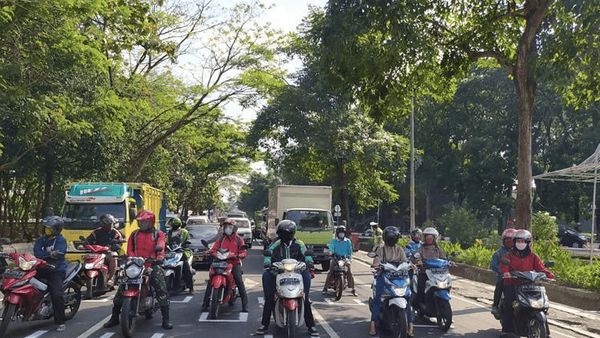 Berita Magelang: Marka Jaga Jarak ala MotoGP di Depan Artos Mall